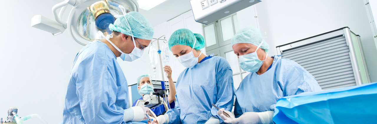 Anästhesiologie und Intensivmedizin arbeiten während Operationen eng zusammen.